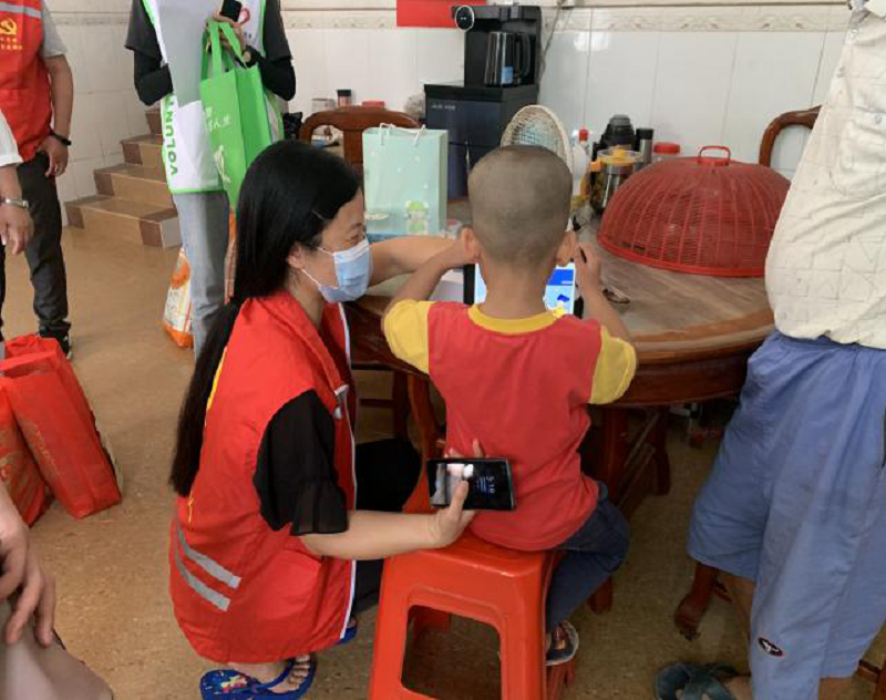 番禺区民政局:柔肩担重任 丹心映赤诚.png